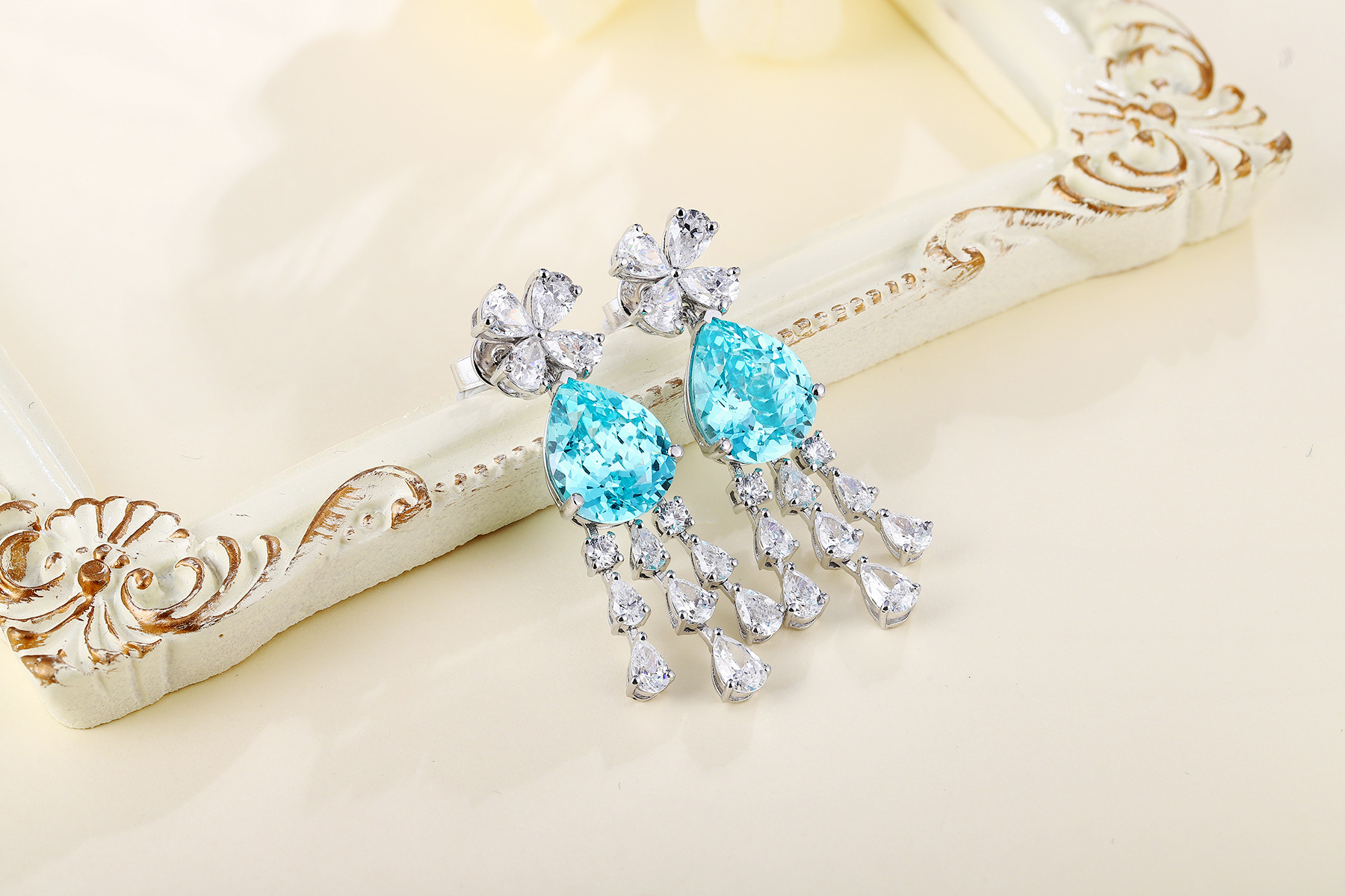 The Pros of Heart-Shaped Wuzhou Moissanite(Image2) 培育帕拉伊巴耳饰.jpg
