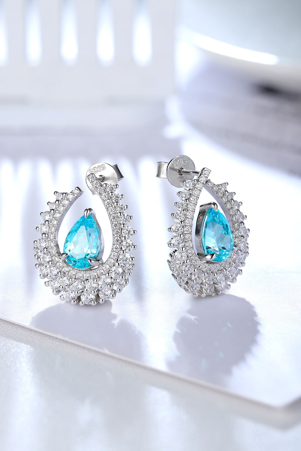 Lab Grown Diamond vs Cubic Zirconia Durability(Image2) 培育帕拉伊巴耳钉1-.jpg