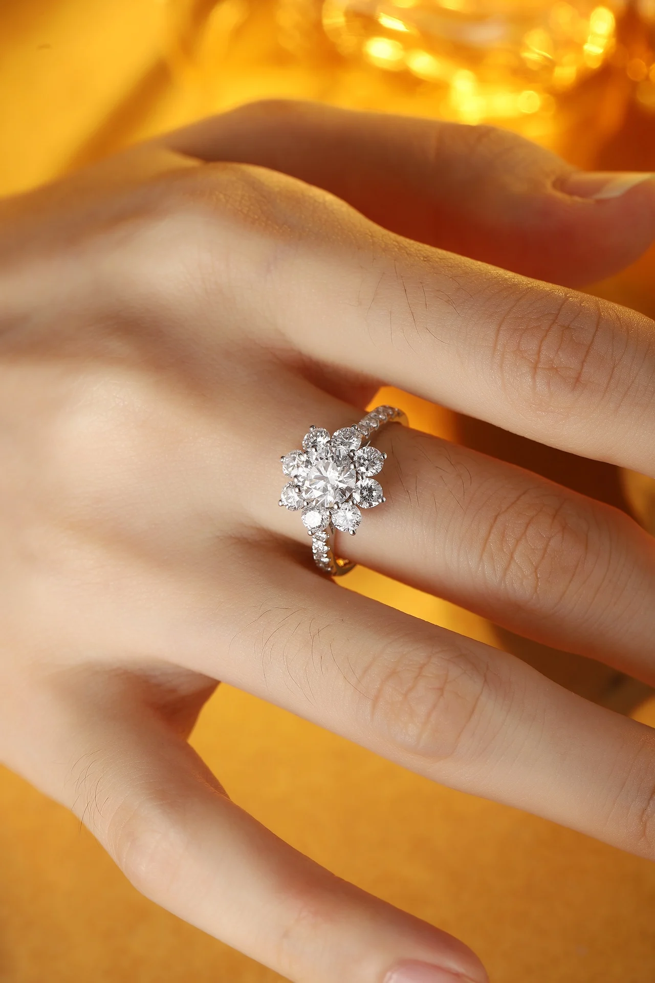 Anster Custom Lab Diamond Jewelry 18k Gold Jewelry Engagement Rings For Women Round Cut Laboratory Diamond Ring - Buy Product on Alibaba.com(图3) Anster Custom Lab Diamond Jewelry 18k Gold Jewelry Engagement Rings For Women Round Cut Laboratory Diamond Ring - Buy Product on Alibaba.com