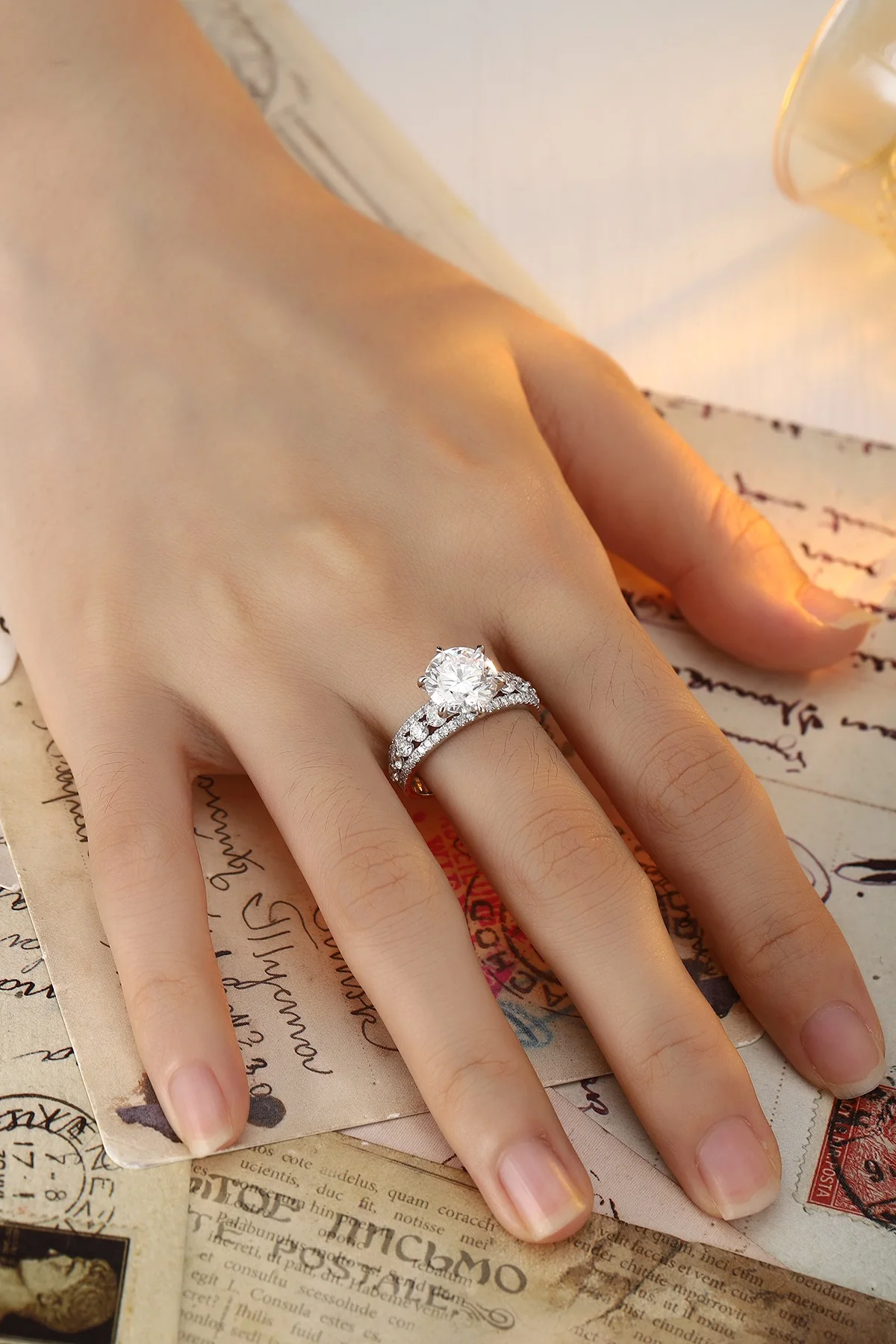 Anster Custom Lab Diamond Jewelry 18k Gold Jewelry Engagement Rings For Women Round Cut Laboratory Diamond Ring - Buy Product on Alibaba.com(图2) Anster Custom Lab Diamond Jewelry 18k Gold Jewelry Engagement Rings For Women Round Cut Laboratory Diamond Ring - Buy Product on Alibaba.com