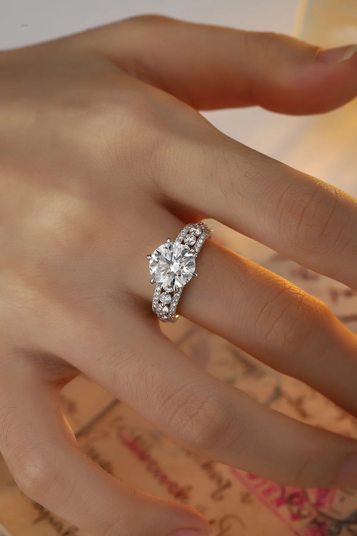 Anster Custom Lab Diamond Jewelry 18k Gold Jewelry Engagement Rings For Women Round Cut Laboratory Diamond Ring - Buy Product on Alibaba.com(图3) Anster Custom Lab Diamond Jewelry 18k Gold Jewelry Engagement Rings For Women Round Cut Laboratory Diamond Ring - Buy Product on Alibaba.com
