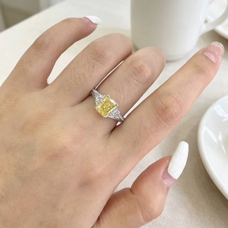 18K Solid Gold Radiant C