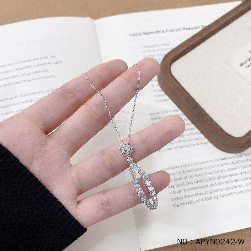 Solid 18K White Gold 2.1
