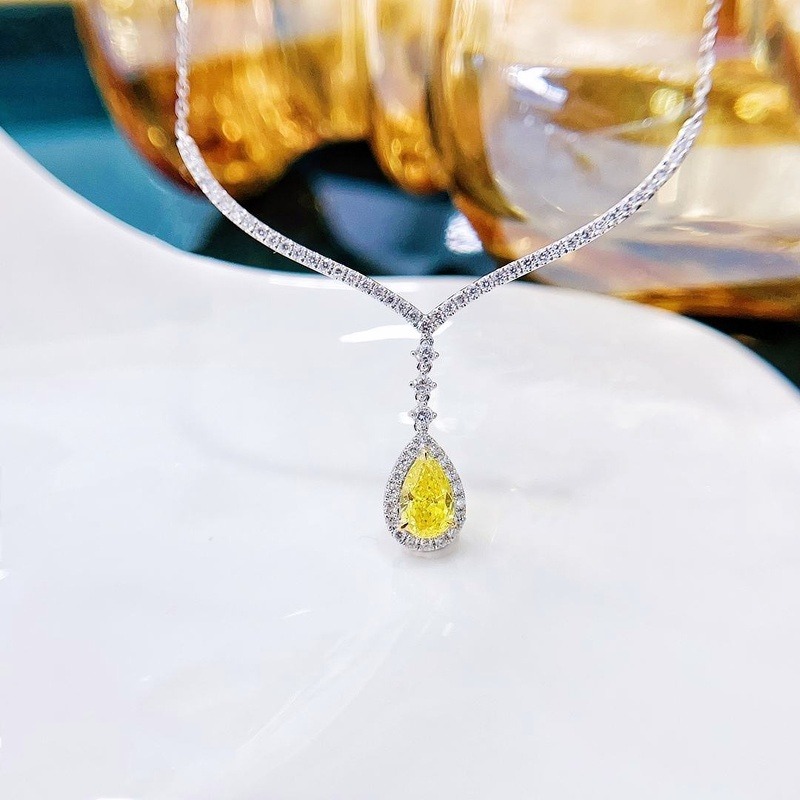 18K Solid Gold Pear Cut 