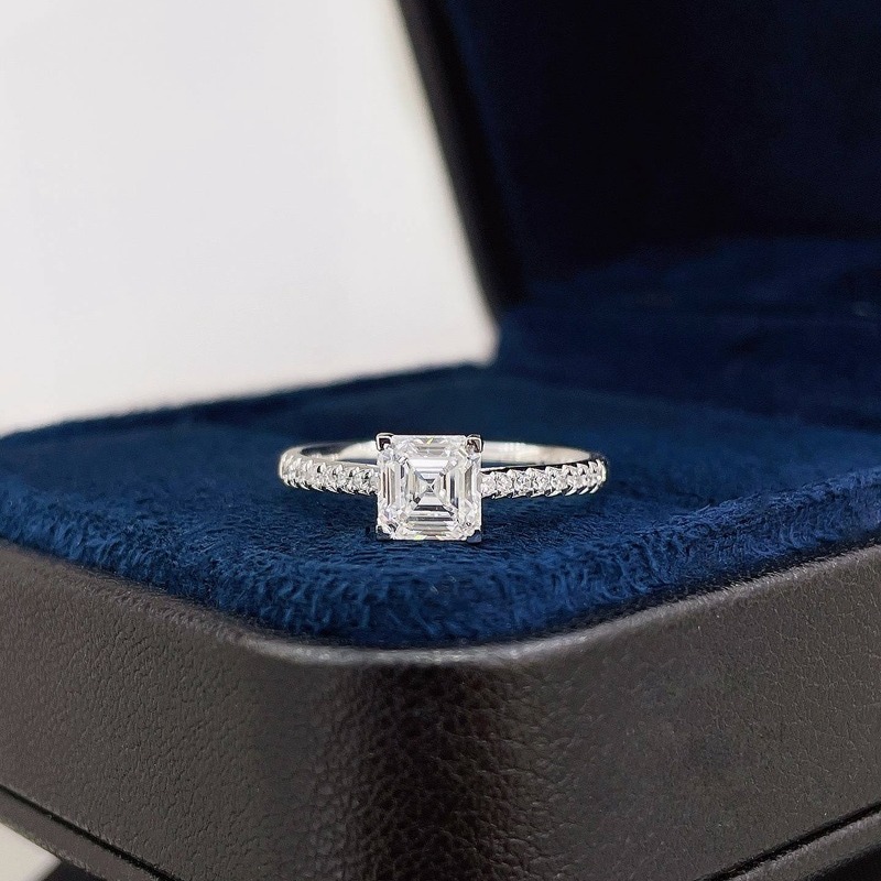 18K Gold Asscher Cut Whi