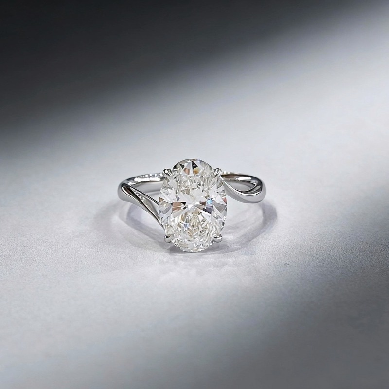 Silver vs 14K Gold Setting for Moissanite Ring: Which Is the Better Choice?